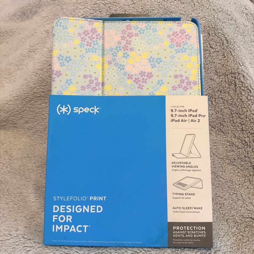 Speck StyleFolio iPad Case with Floral Design. New in Box.